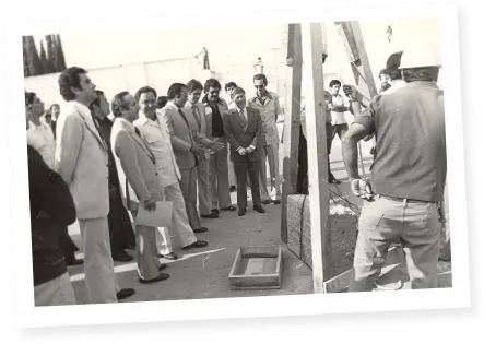 Colocación de la primera piedra