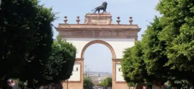 Arco de la Calzada de León