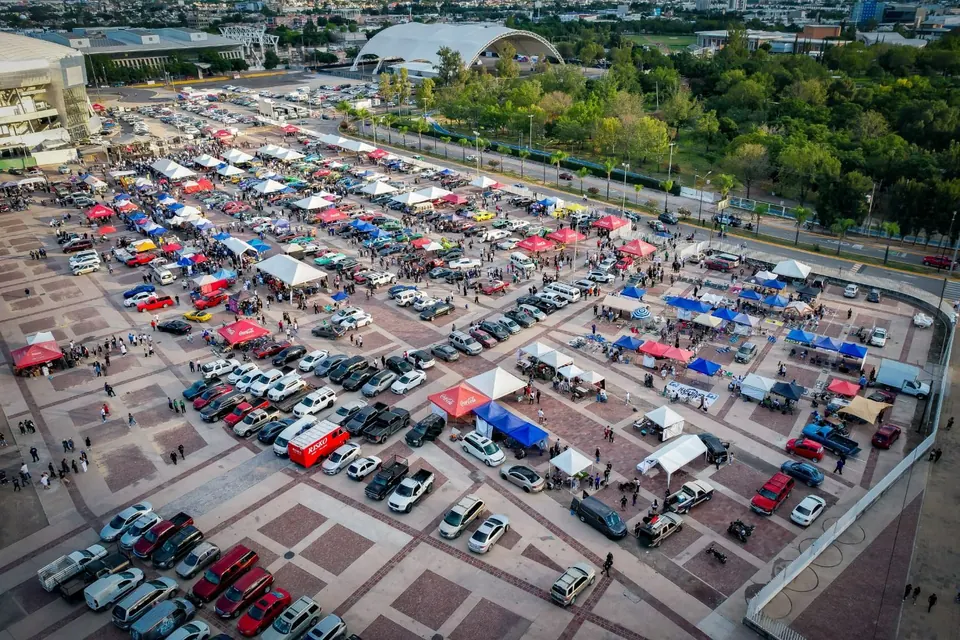Exhibiciones · Encuentros de autos en Poliforum León