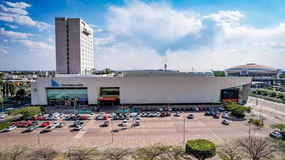 Courtyard by Marriott León junto al acceso de Poliforum León