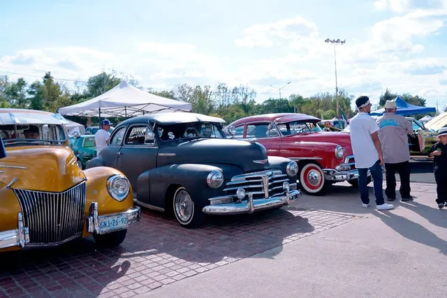 Low Rider Fest León 2025 llenó de color, música y estilo las calles del Bajío