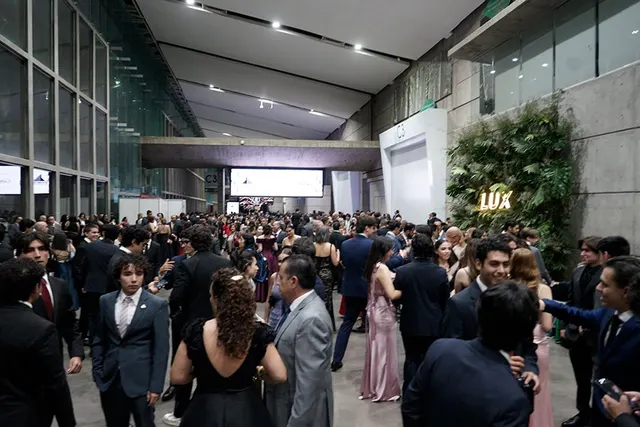 Lux celebró una graduación llena de orgullo en Poliforum León