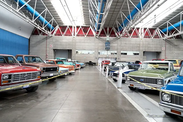 Auto Retro reunió joyas del automovilismo en Poliforum León