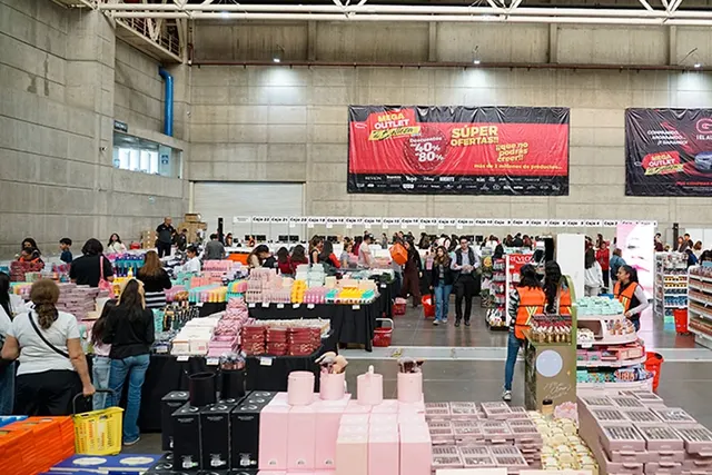 Mega Outlet de Belleza y Accesorios 2025 atrajo a miles en Poliforum León