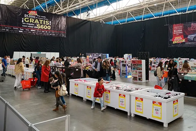 Mega Outlet de Belleza y Accesorios 2025 atrajo a miles en Poliforum León