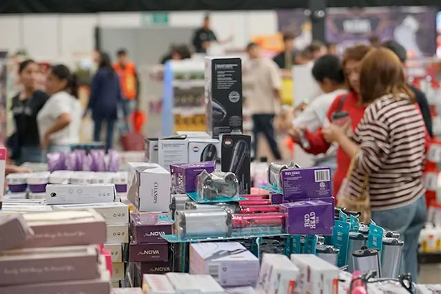 Mega Outlet de Belleza y Accesorios 2025 atrajo a miles en Poliforum León