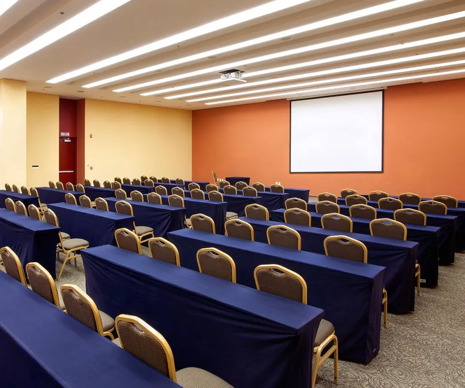 Áreas y fachada en Poliforum León