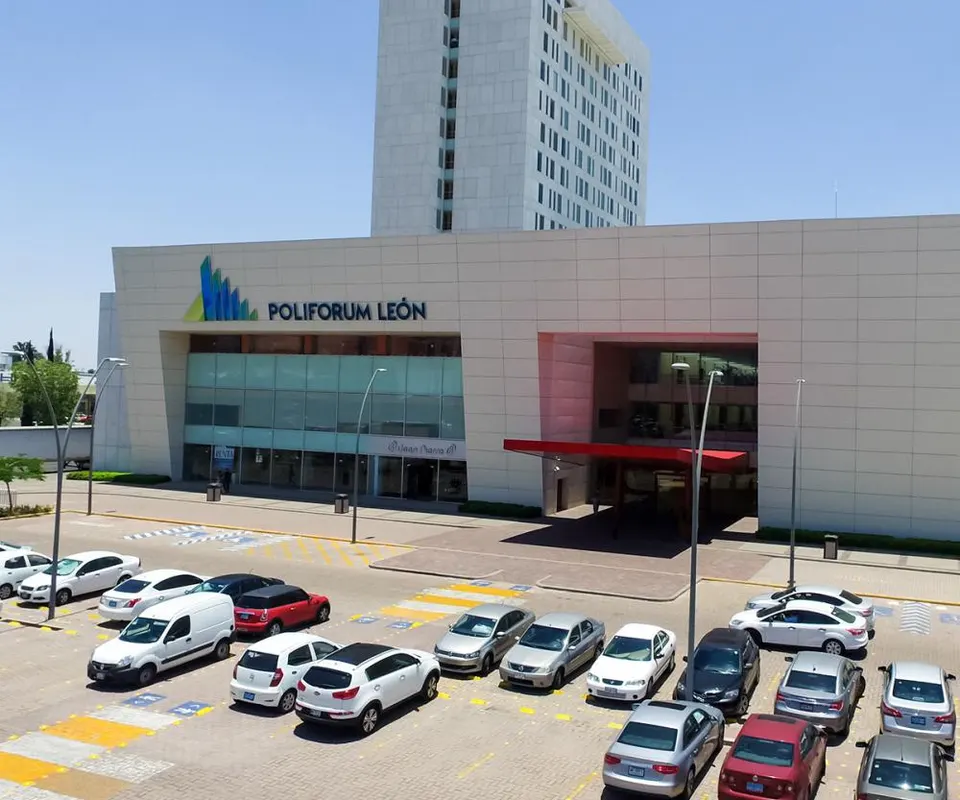 Áreas y fachada en Poliforum León